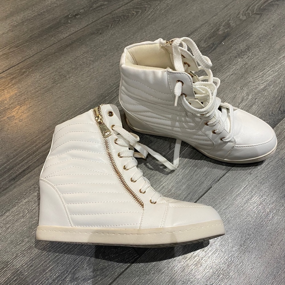 Heeled sneakers